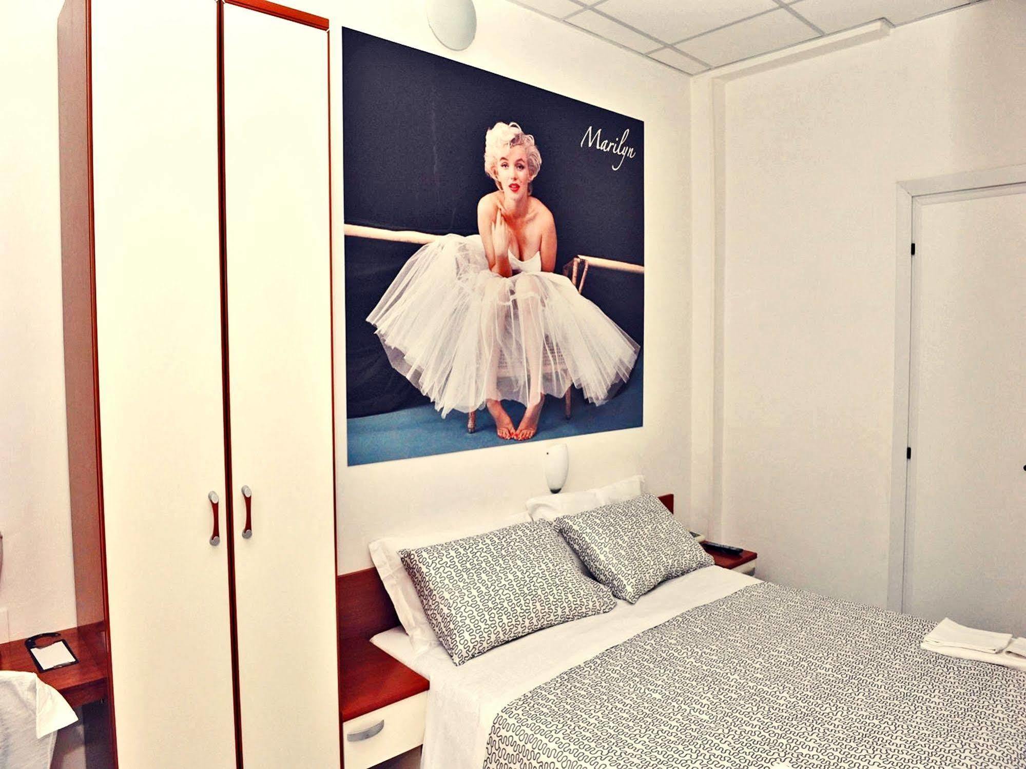 Hotel Lady Rimini Kültér fotó